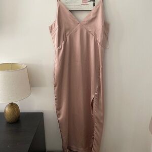 💕Satin Nude Pink Dress w/Side Slit 💕
